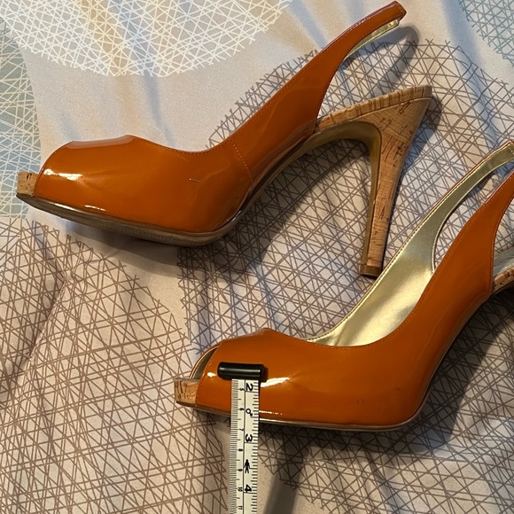 Women’s sz 9M, stacked sling back heel, Guess - Picture 4 of 6